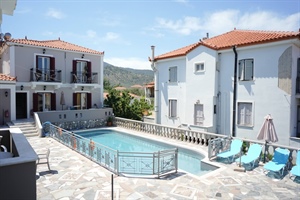 41. ΚΑΜΠΟΥΡΗ ΕΥΣΤΡΑΤΙΑ