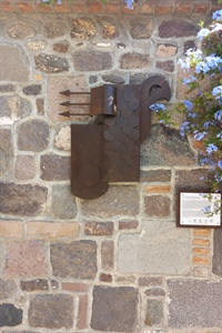 Η Αφή του Μετάλλου, η Σιωπή της Ιστορίας